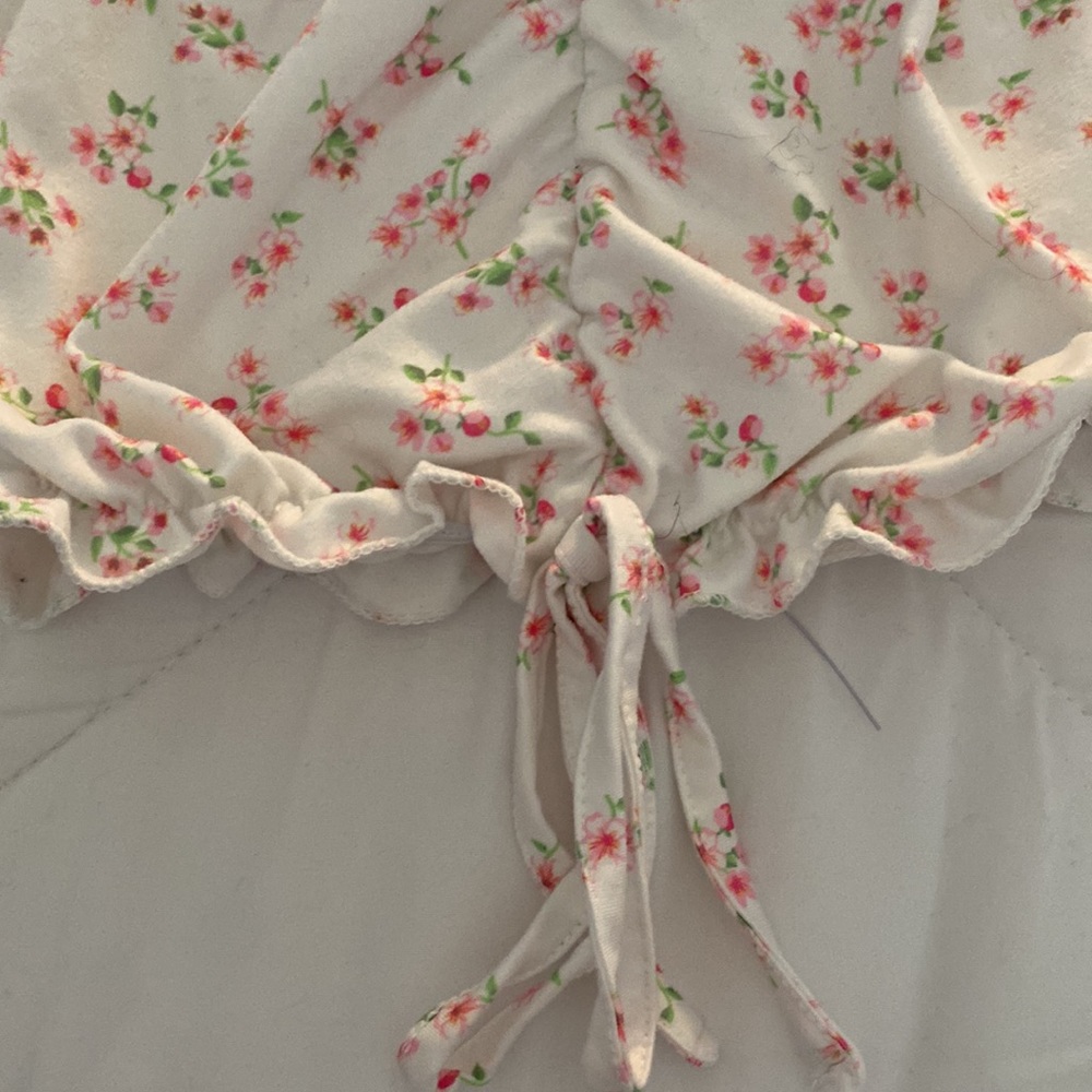 Floral Ruffle top - Picture 2 of 6